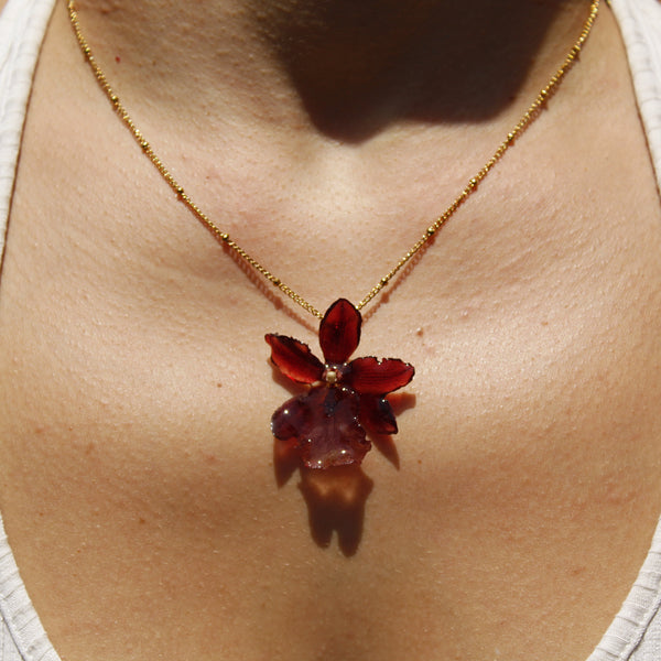 Collar orquídea granate