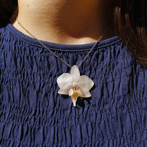 Collar orquídea blanca/rosa claro
