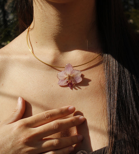 Collar rígido orquídea rosa
