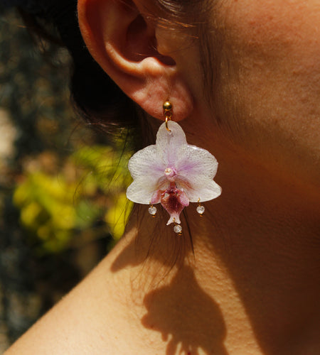 Pendientes orquídea con cuentas