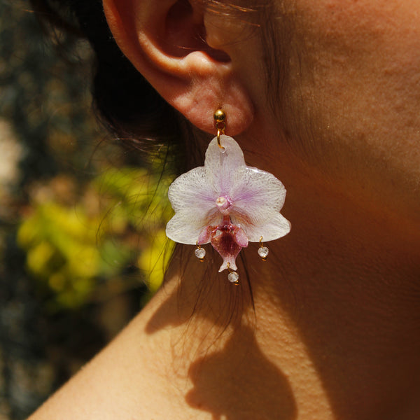 Pendientes orquídea con cuentas