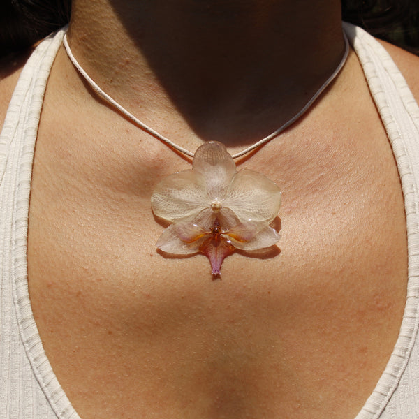 Collar orquídea cadena rosa pastel