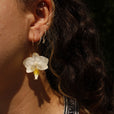 Pendientes orquídea blanca aro fino miniatura 1