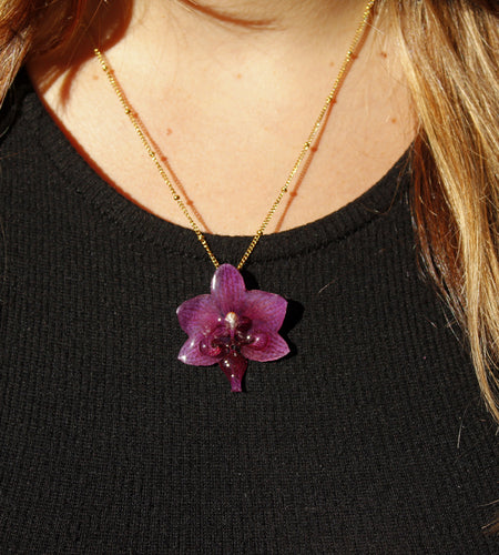 Collar orquídea morada pequeña