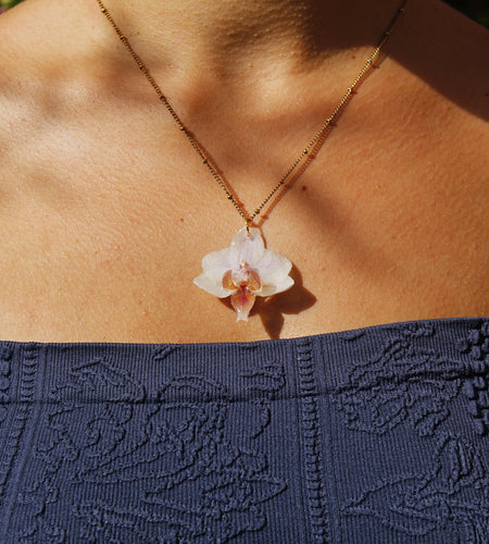 Collar orquídea blanca y rosa