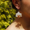 Pendientes orquídea blanca y rosa aro fino miniatura 1