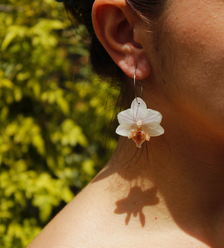 Pendientes orquídea blanca y rosa aro fino