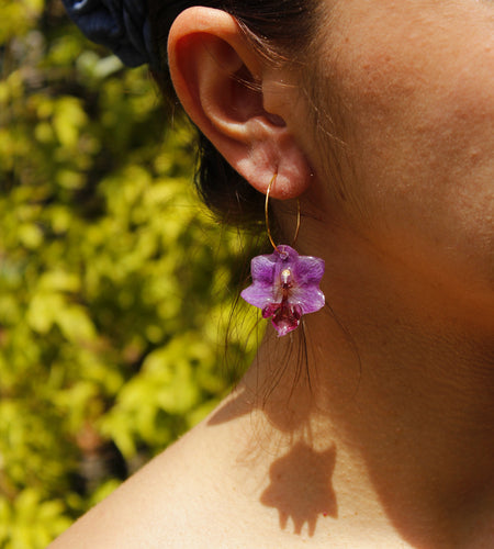 Pendientes orquídea morada aro fino