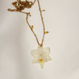 Collar con bolitas orquídea blanca miniatura 2