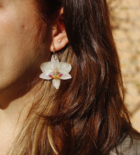 Pendientes orquídea blanca y fucsia pequeña