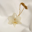 Collar orquídea blanca miniatura 2