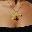 Collar orquídea amarilla maxi con puntitos miniatura 1