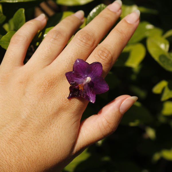 Anillo orquídea morada oscura
