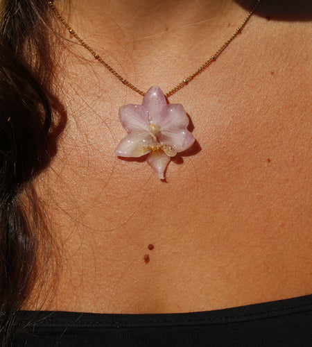 Collar orquídea rosa pastel
