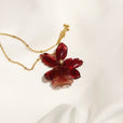 Collar orquídea granate miniatura 2