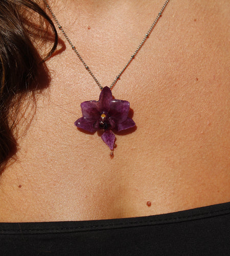 Collar orquídea morada