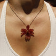 Collar orquídea granate con puntitos miniatura 1
